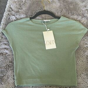 NWT cute cropped top sage green